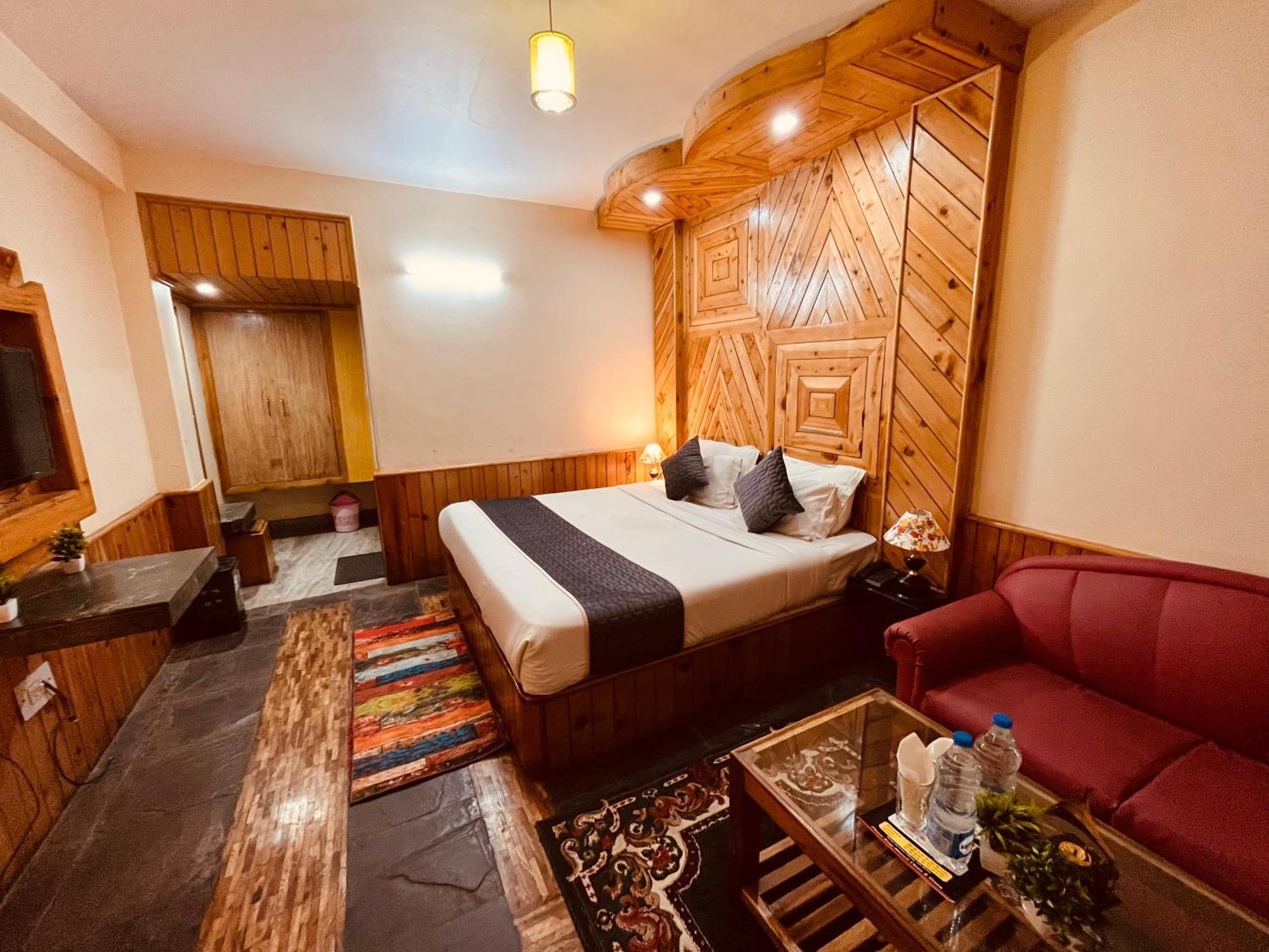 Hotel Hollywood Manali - Scenic River & Mountain View With Premium Rooms Exterior photo