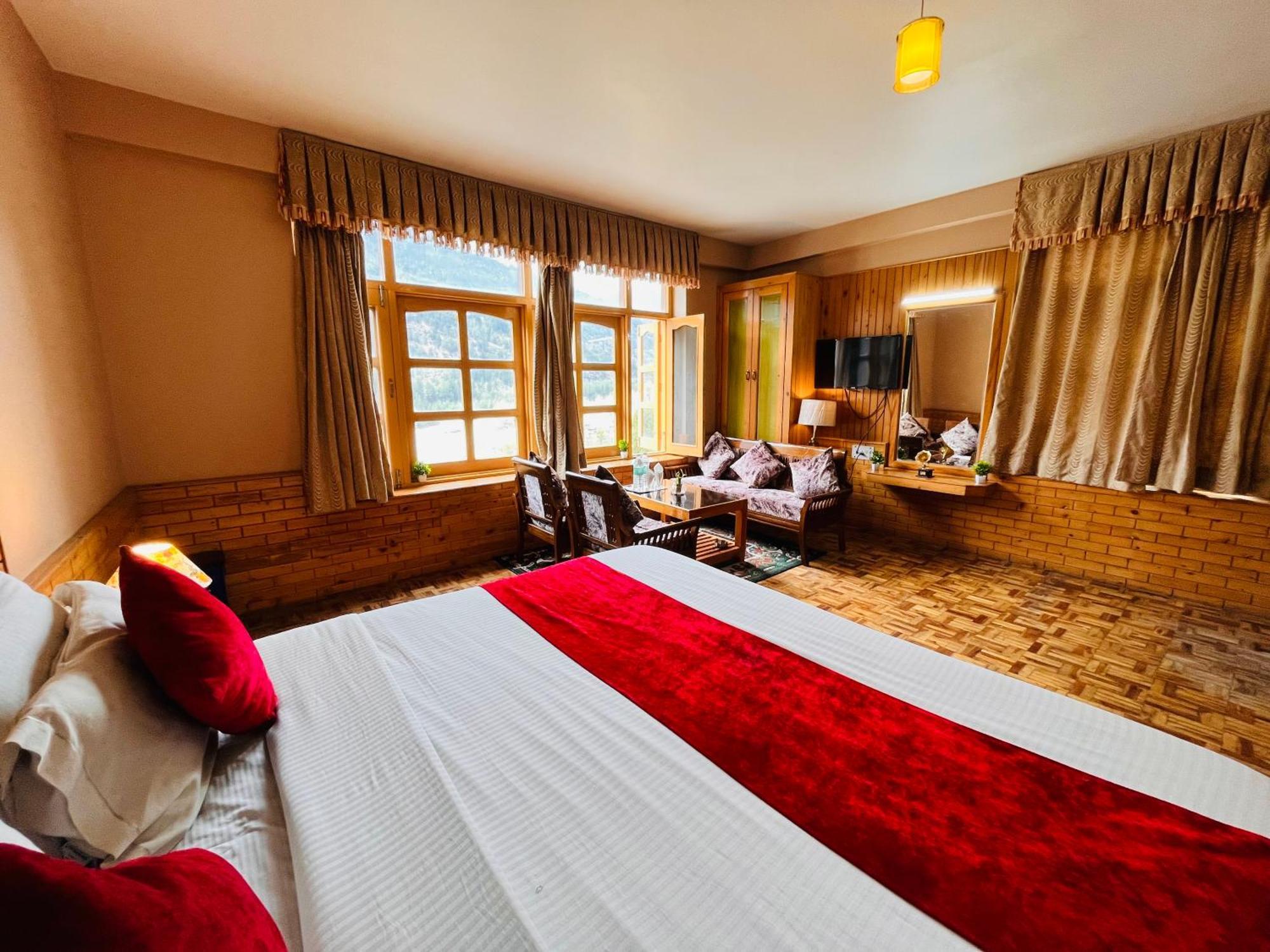 Hotel Hollywood Manali - Scenic River & Mountain View With Premium Rooms Exterior photo