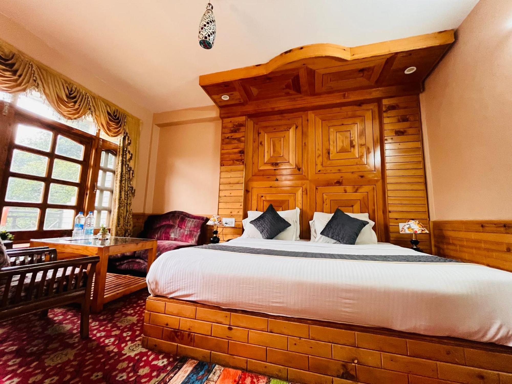 Hotel Hollywood Manali - Scenic River & Mountain View With Premium Rooms Exterior photo